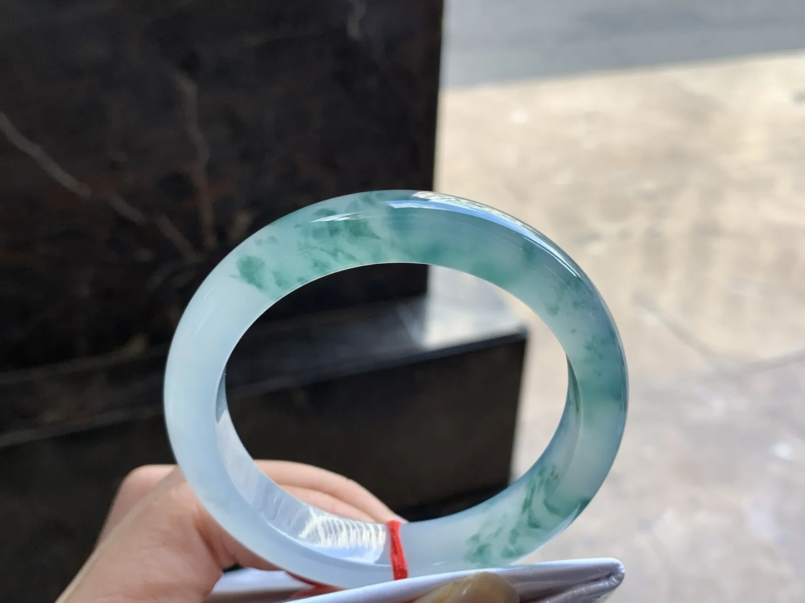 56.5-12.5-8.7

冰蓝花手镯^_^种水冰透