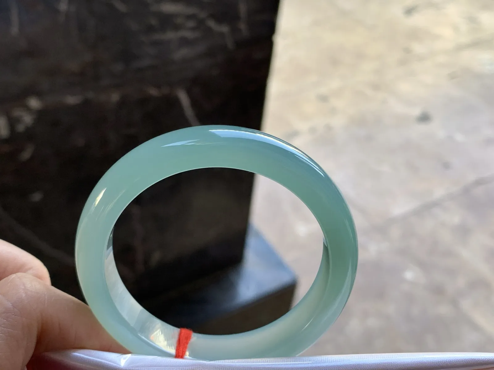 52.5-12.2-8

蓝底手镯^_^肉质细腻