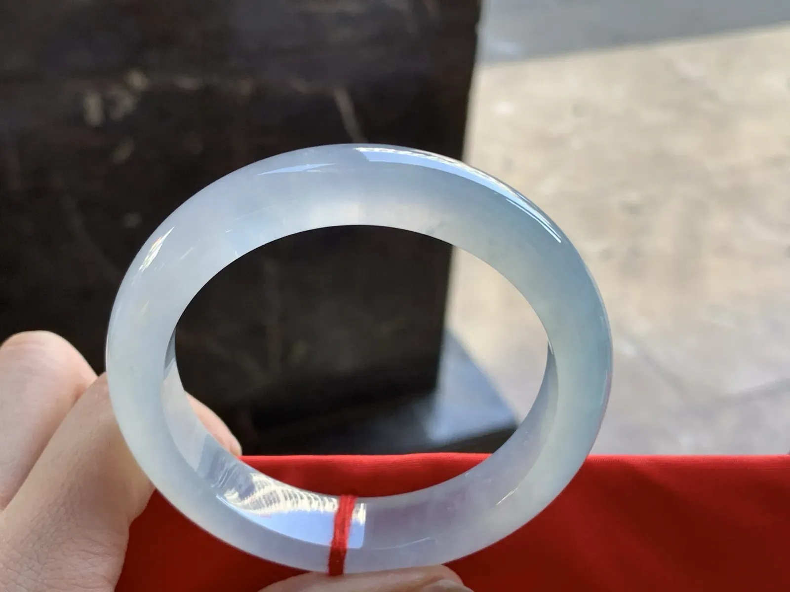 56-12.8-8.5

冰种手镯^_^荧光十足 透亮