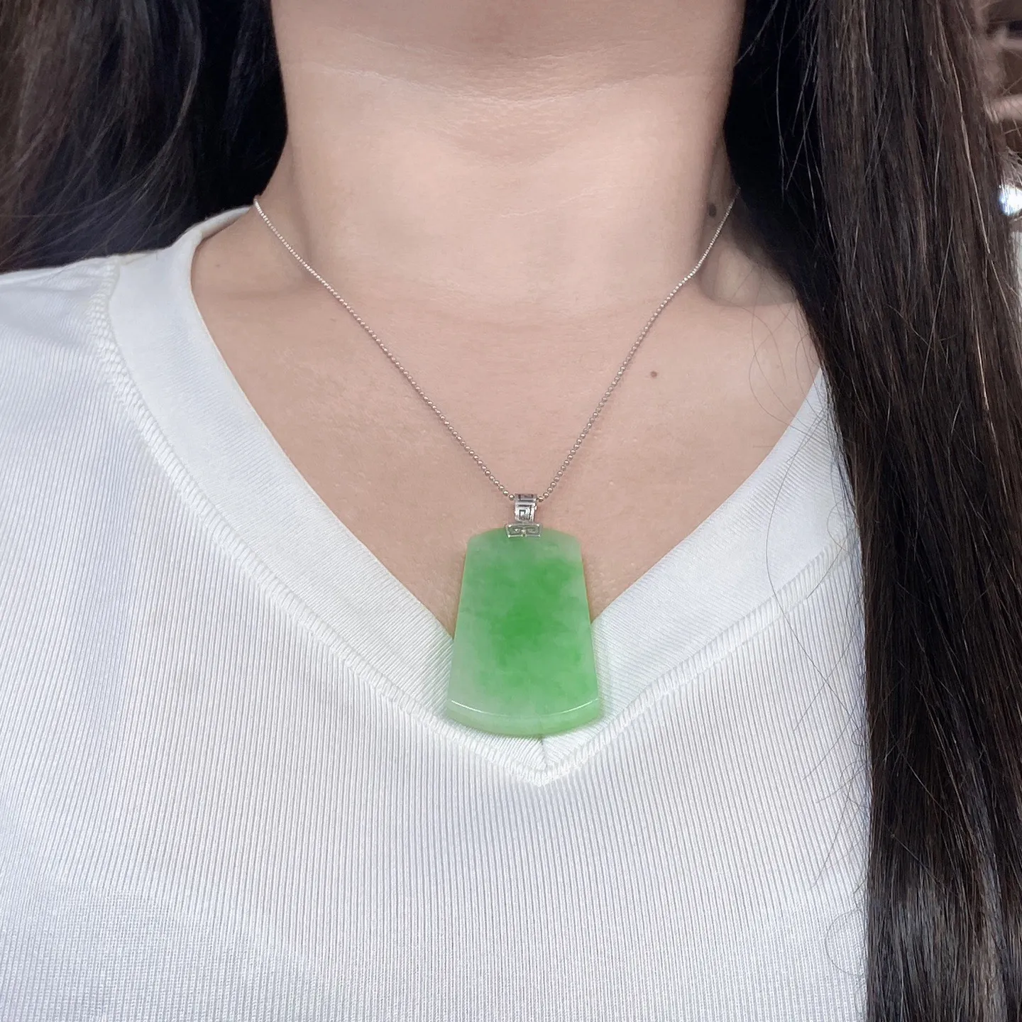 冰糯种带色无事牌吊坠 尺寸57.8-25.7-5.4毫米