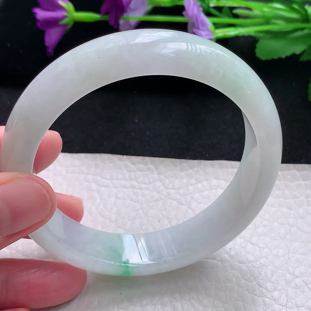 Pj自然光61.5*15*8.2大圈口平安镯 天然缅甸翡翠a货手镯白底飘绿冰透镯子