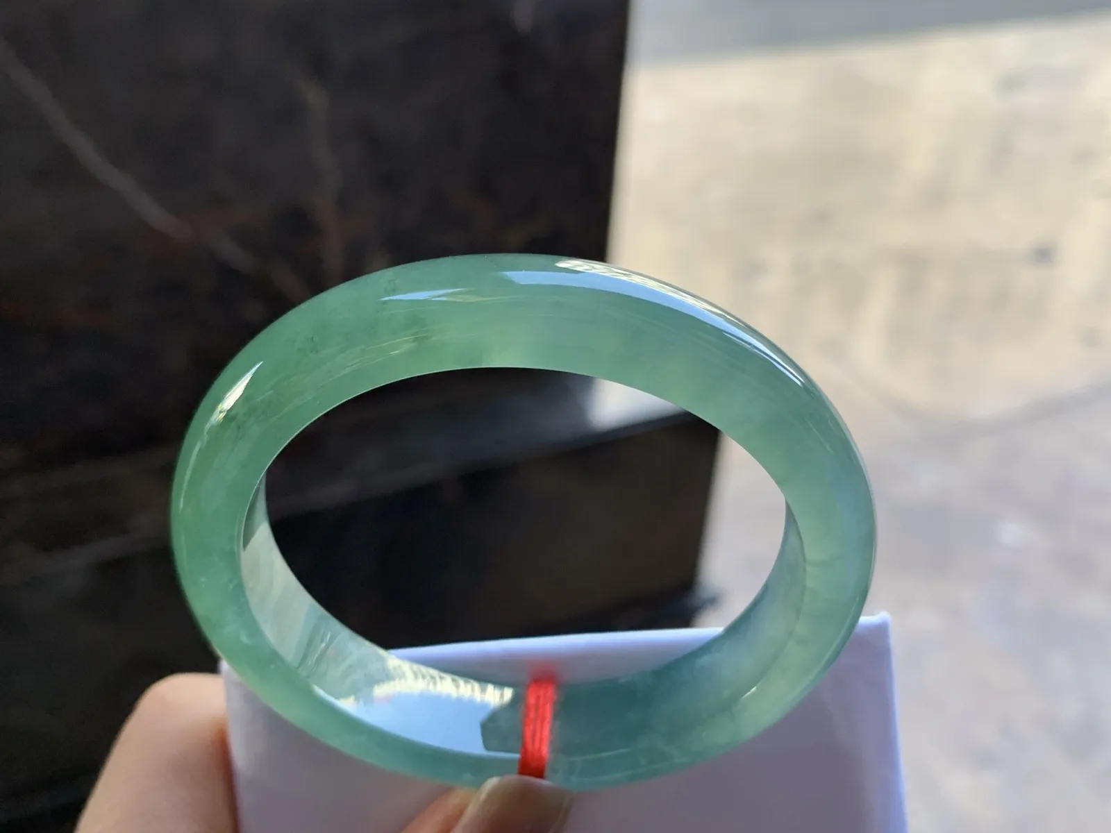 53.4-12.5-7.8

冰种油绿贵妃手镯^_^鲜艳浓郁 起光 正圈51可以带