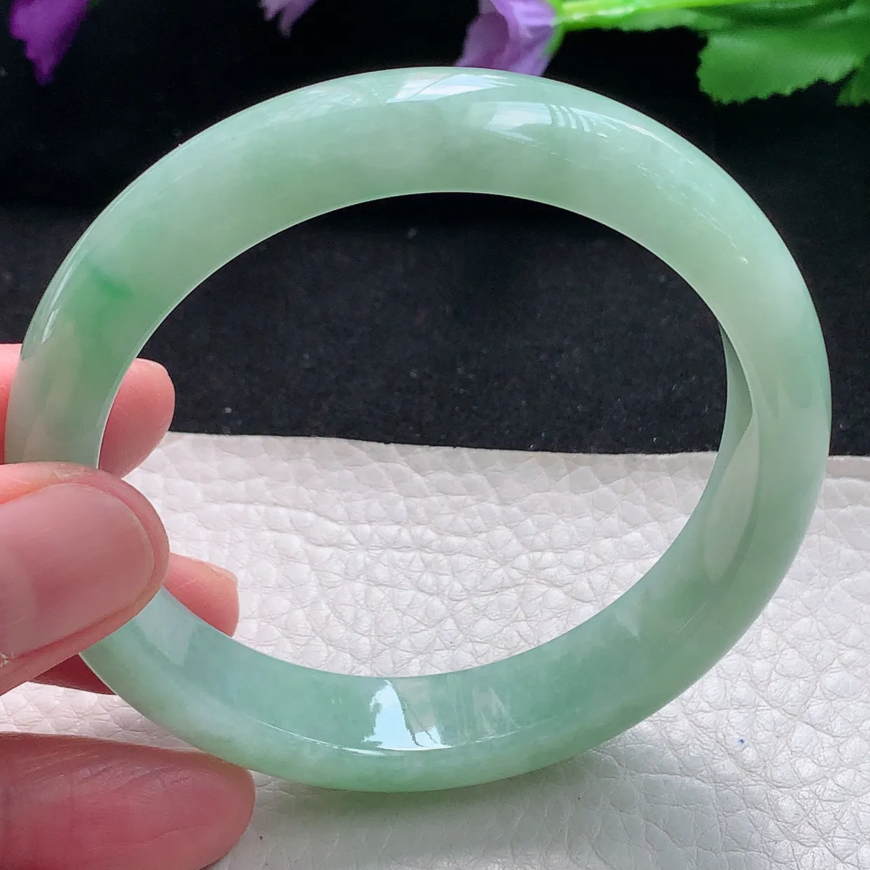 qn自然光58.5*13*8平安镯 天然缅甸翡翠a货手镯浅绿正圈宽边镯子