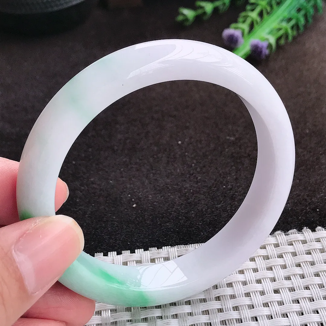 自然光57/11.9/8.1老坑精美温润飘阳绿手镯宽边翡翠玉镯美人镯