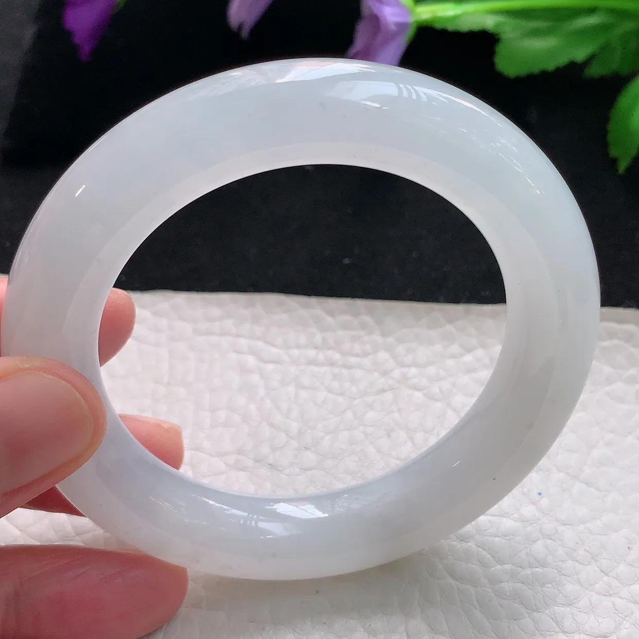 yh自然光54*12*11.7胖圆镯天然缅甸翡翠a货手镯白月光清透圆条镯子