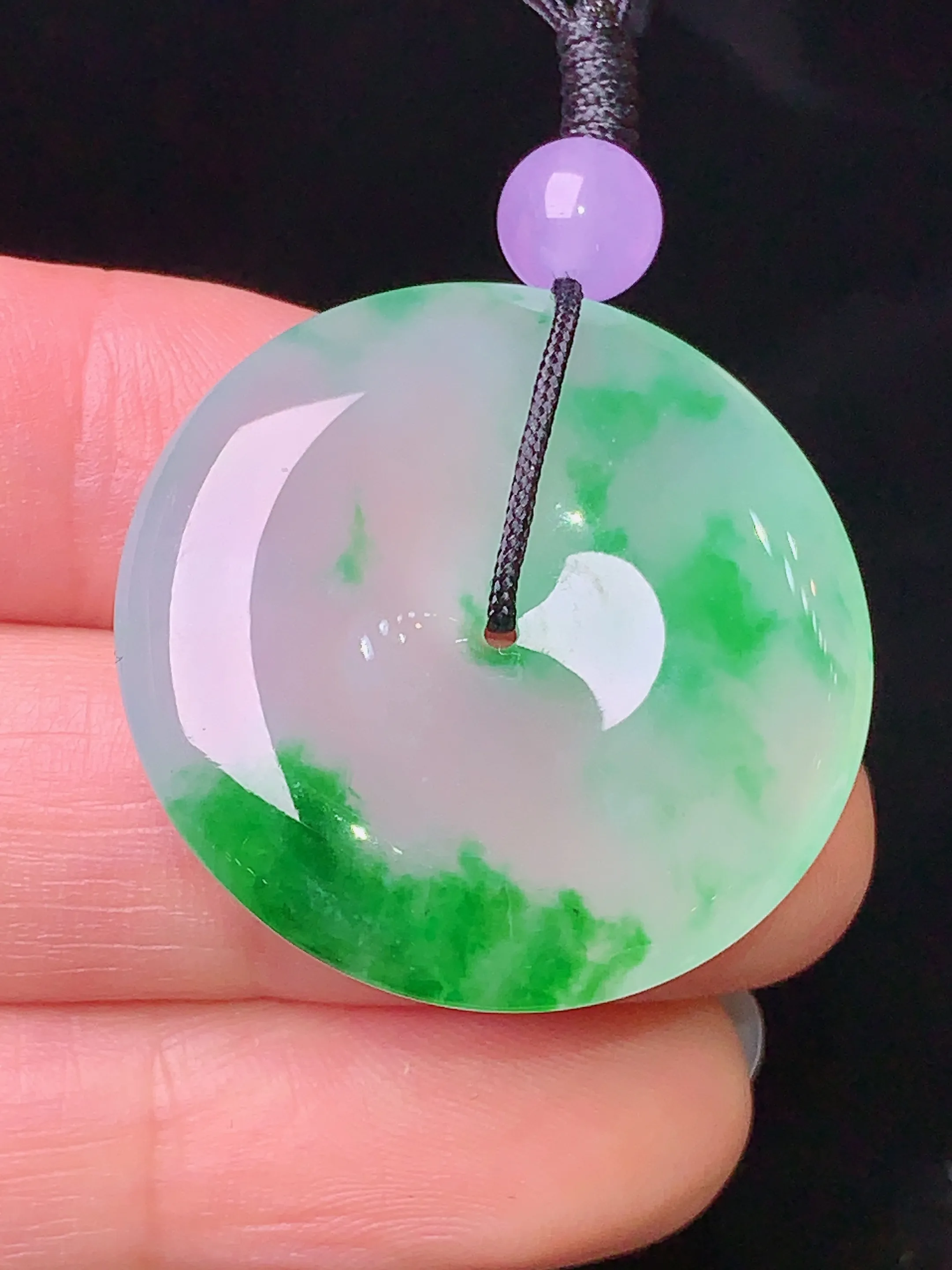 飘绿平安扣吊坠 玉质细腻 色泽清新艳丽 整体尺寸28.6*5.5