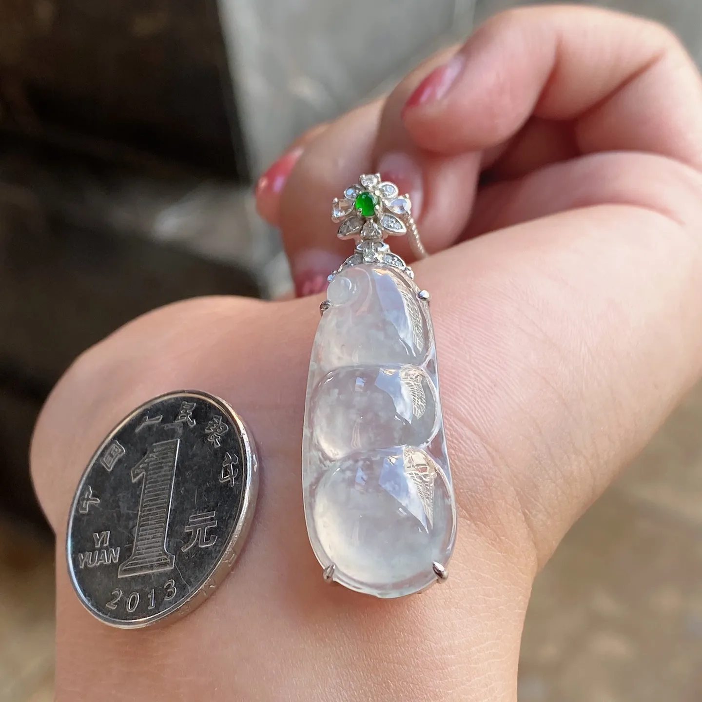 高冰种雪花棉福豆吊坠 尺寸42.9-13.7-9.1毫米