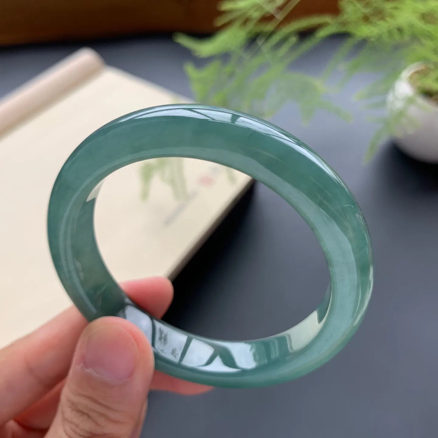 51.8圈口冰油正圈手镯 尺寸：51.8-11.2-7.5，无纹裂，细腻光滑，色泽均匀