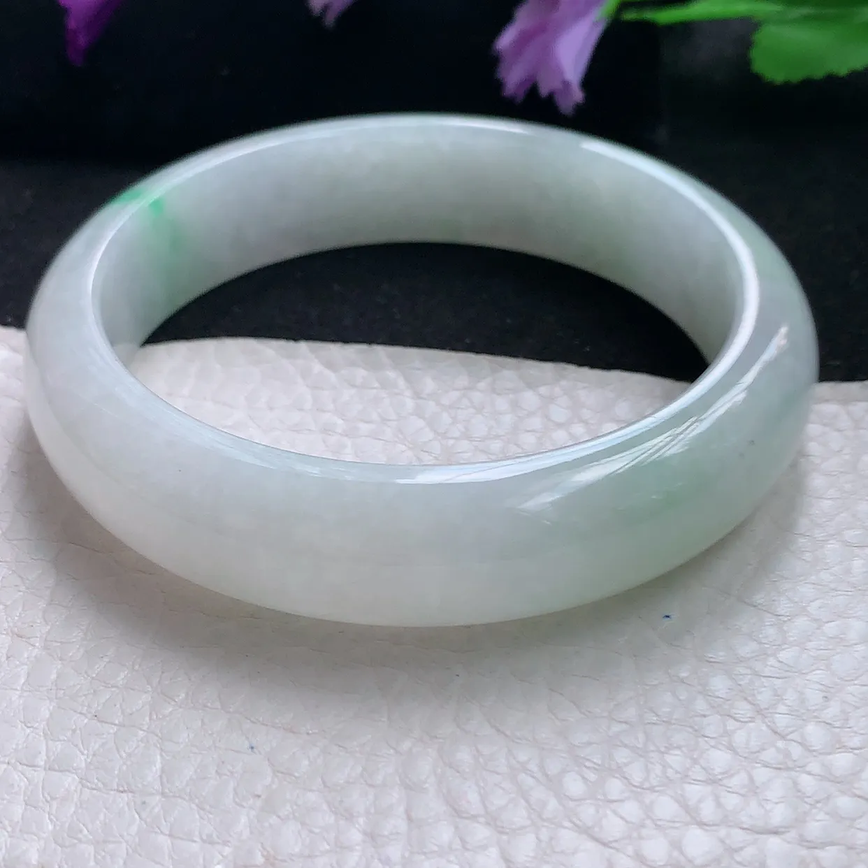 Pj自然光61.5*15*8.2大圈口平安镯 天然缅甸翡翠a货手镯白底飘绿冰透镯子