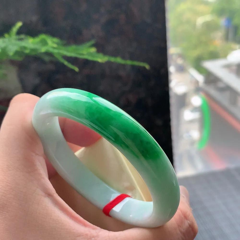 正圈冰糯阳绿 无瑕 尺寸:56.8/11.3/7.9 色好