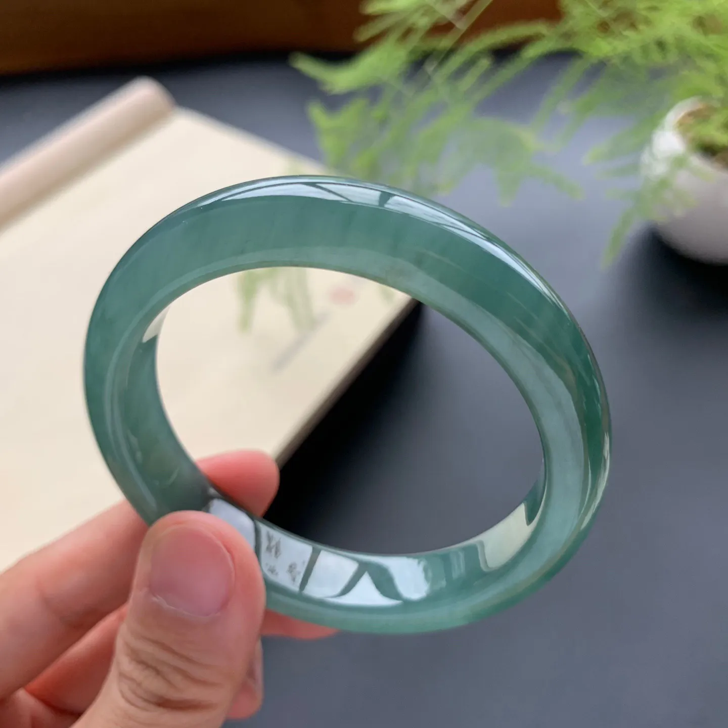 51.8圈口冰油正圈手镯 尺寸：51.8-11.2-7.5，无纹裂，细腻光滑，色泽均匀