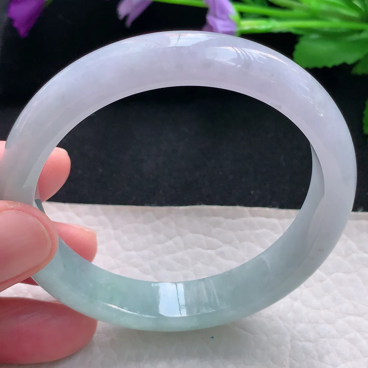 js自然光57*12*7.6平安镯天然缅甸翡翠手镯淡春彩浅绿正圈宽边镯子