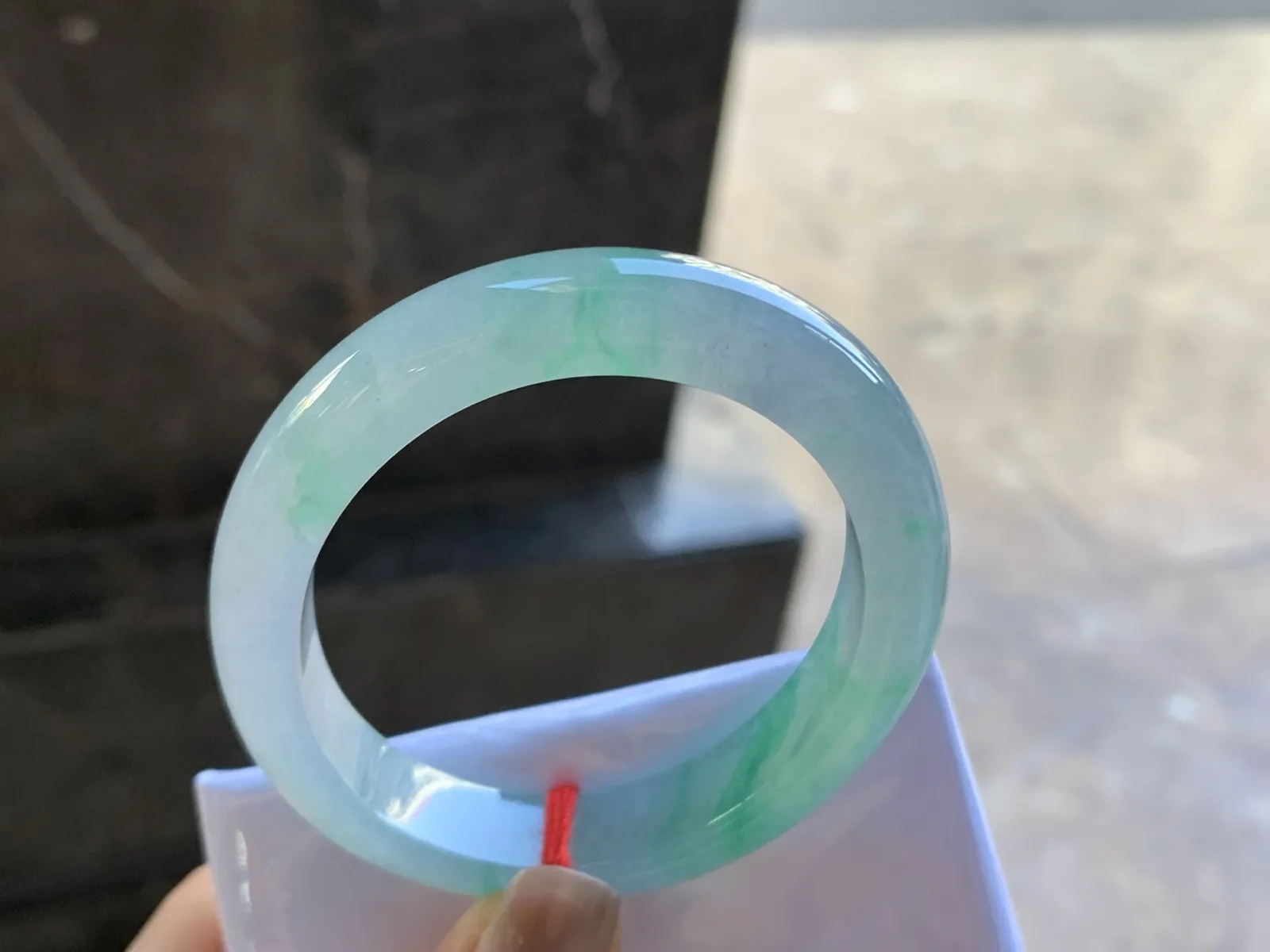 54.3-10.2-7.8

冰飘绿贵妃手镯^_^冰透 清新 色阳 正圈51 52可以带