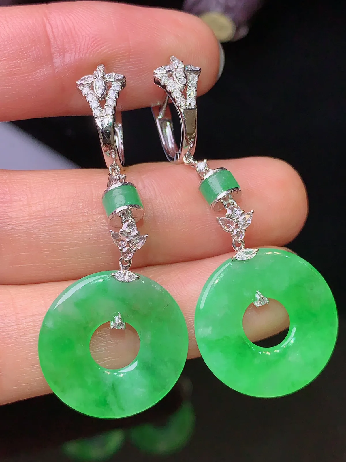 18k金钻镶嵌翠绿平安扣耳坠 玉质细腻 色泽清新艳丽 整体尺寸46.8*18.5*2.5