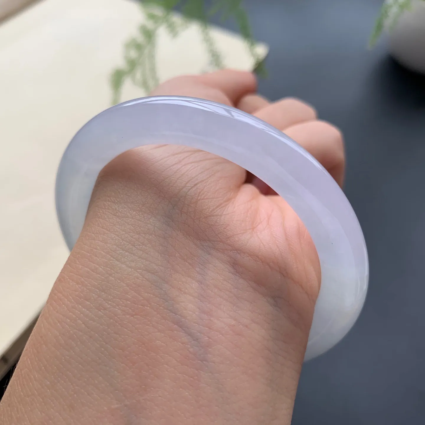 51.5圈口冰种圆条手镯 尺寸：51.5-7.5-8.2，无纹裂，白净透亮，水润起胶