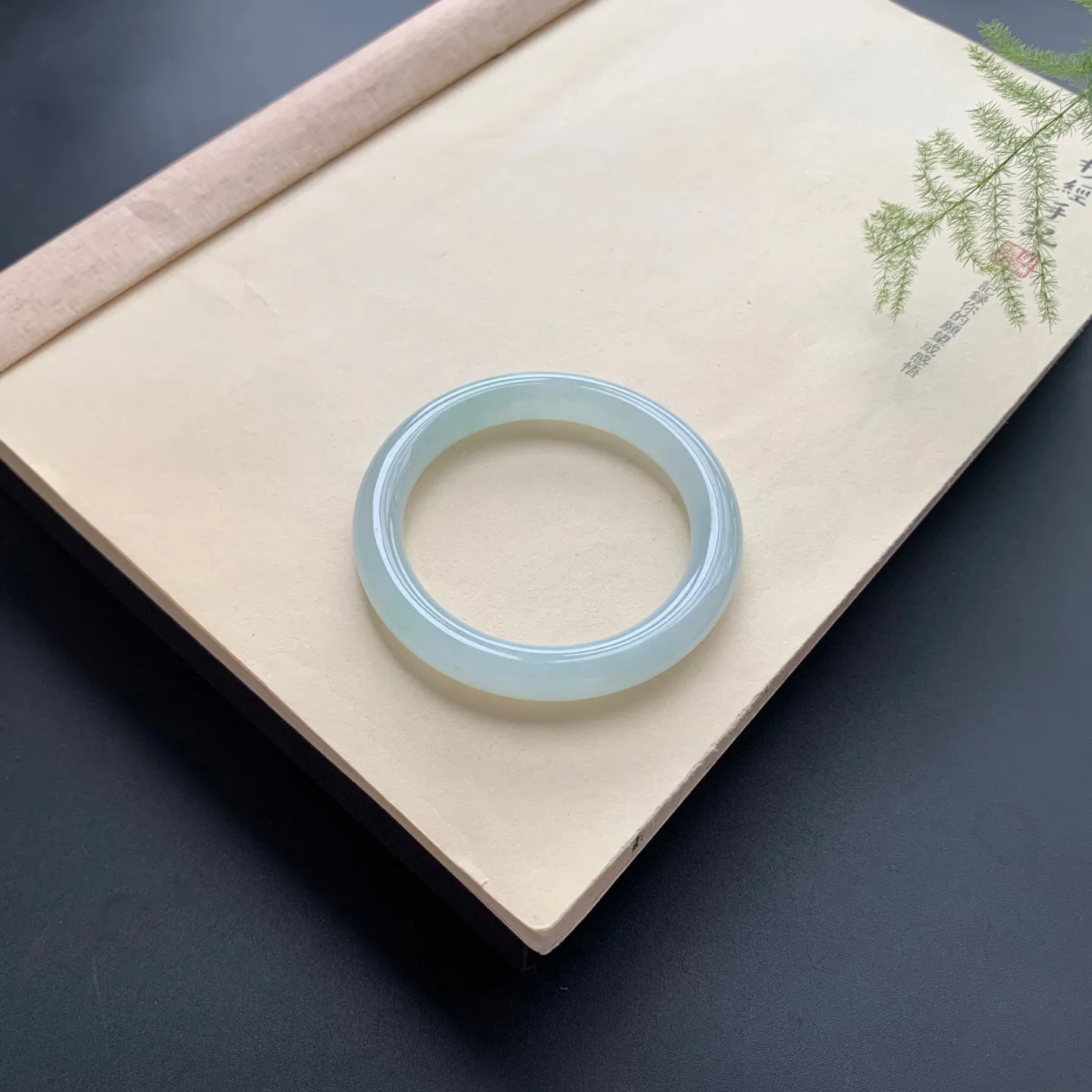 53.6圈口冰晴底圆条手镯 尺寸：53.6-9.2，无纹裂，水润起胶，条形饱满