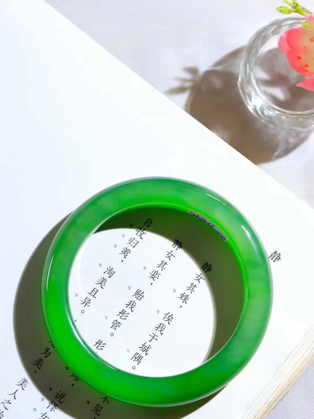 【温润如心.镯】

收藏级臻品️和田玉碧玉手镯，精选上等碧玉料，色泽清透，质地细腻。佩戴它，感受千年玉文化的温润与优雅，愿它为您带来平安与幸福。重56.7克  尺寸55.5-11.2-9.9mm  101083111A