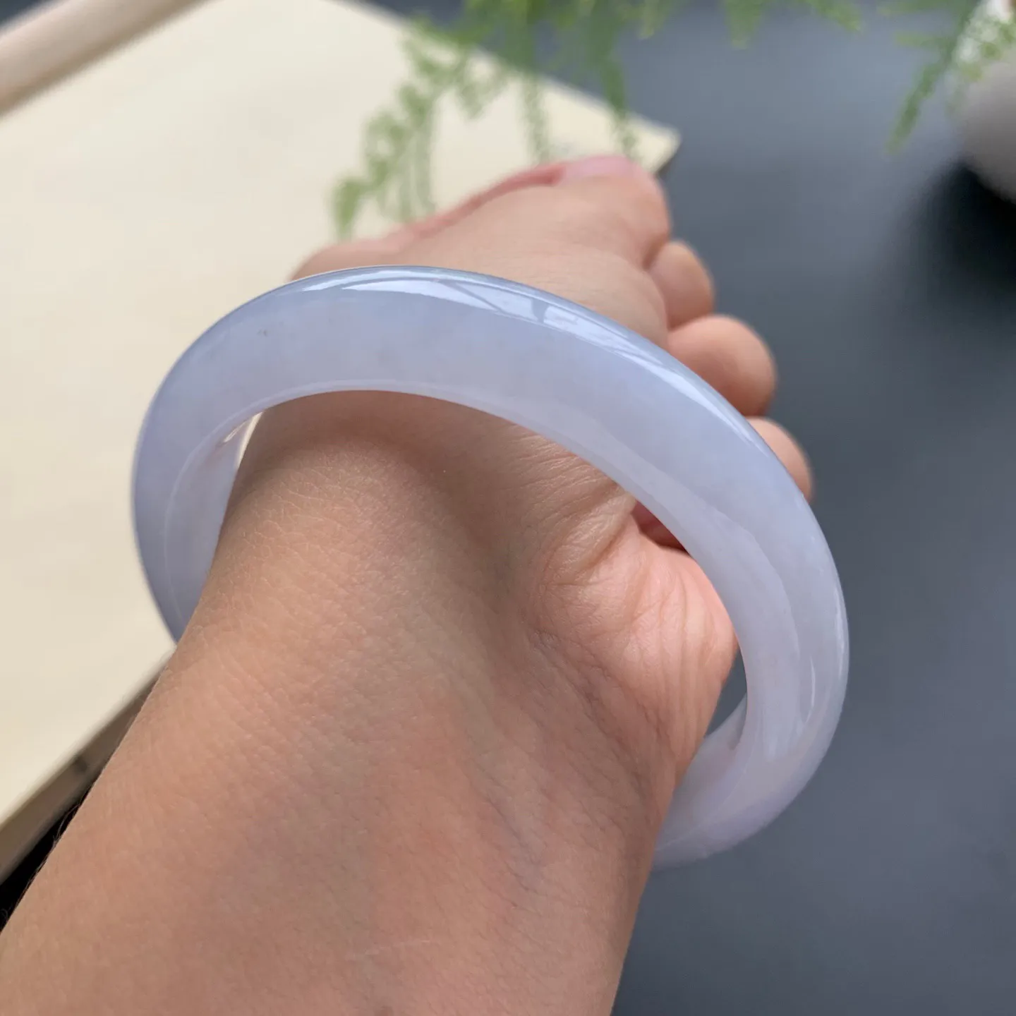 53.8圈口冰紫正圈手镯 尺寸：53.8-11.5-7.5，无纹裂，水润起胶，细腻光滑