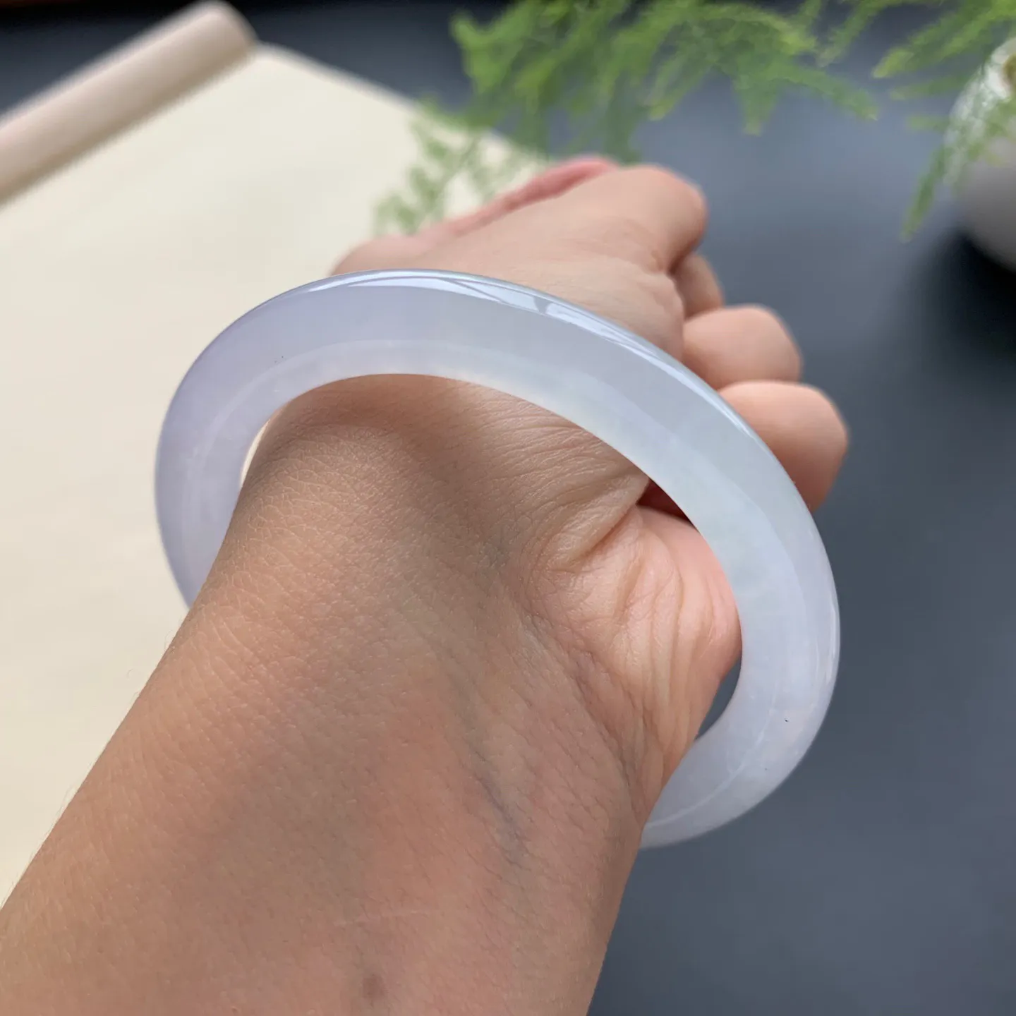 51.5圈口冰种圆条手镯 尺寸：51.5-7.5-8.2，无纹裂，白净透亮，水润起胶