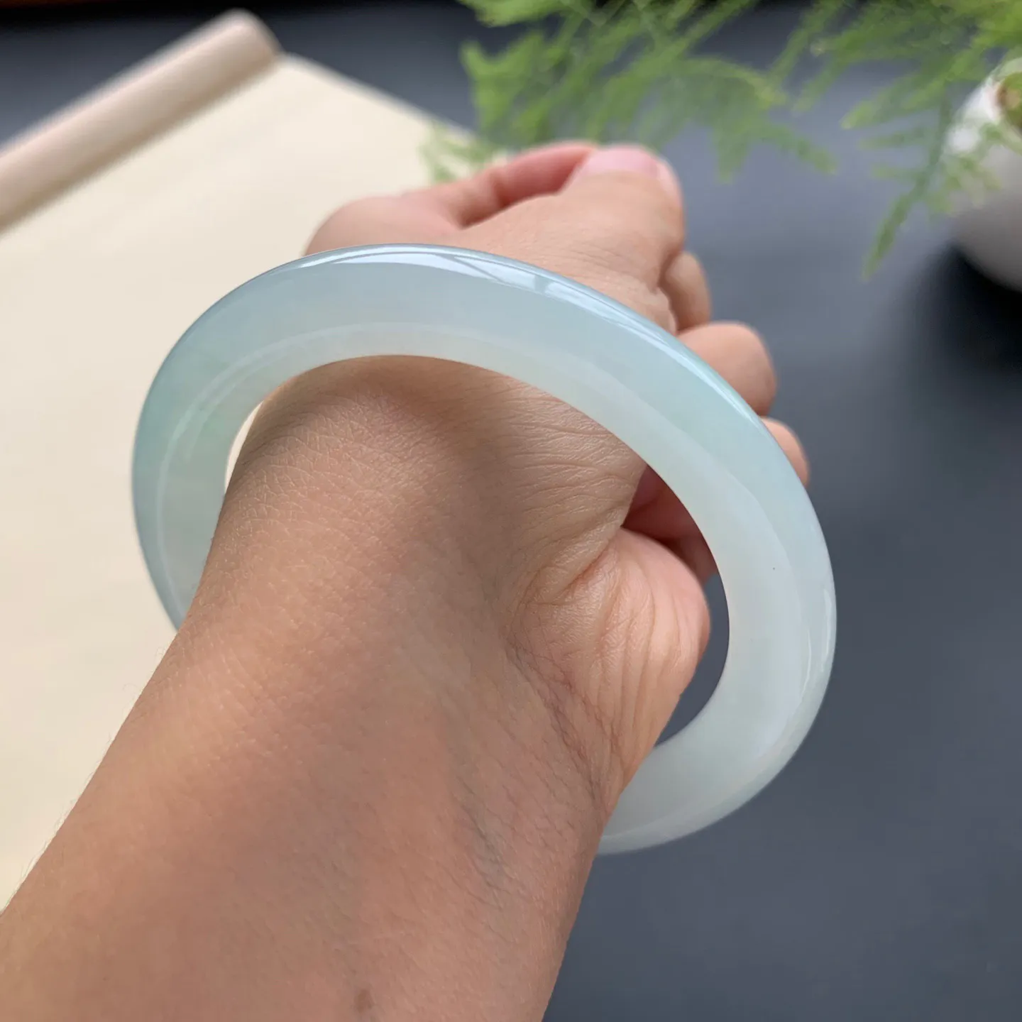 53.6圈口冰晴底圆条手镯 尺寸：53.6-9.2，无纹裂，水润起胶，条形饱满