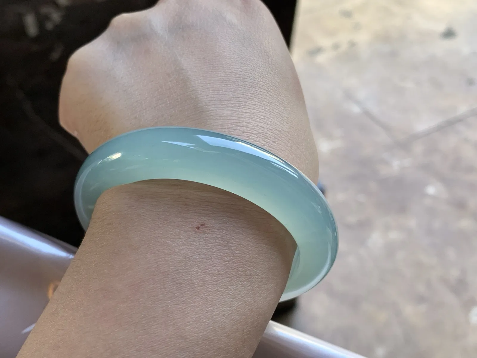 53-12.7-9.8

蓝底手镯^_^种水足 鲜艳均匀