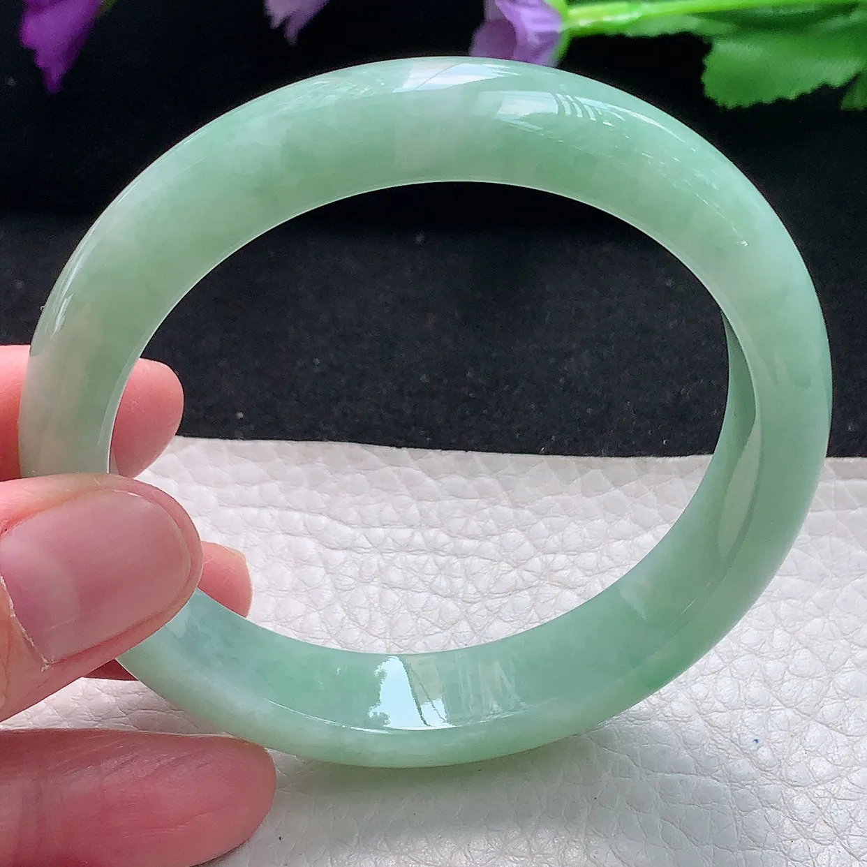 qn自然光58.5*13*8平安镯 天然缅甸翡翠a货手镯浅绿正圈宽边镯子