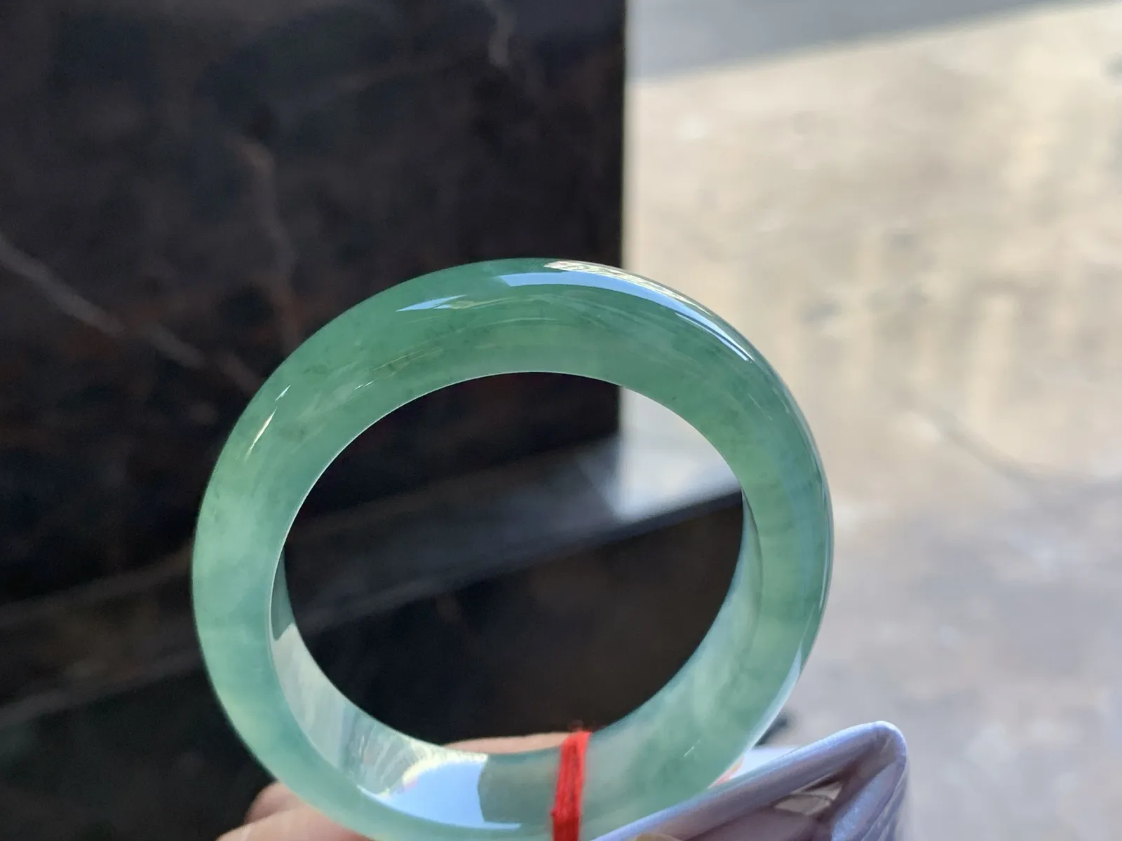 53.4-12.5-7.8

冰种油绿贵妃手镯^_^鲜艳浓郁 起光 正圈51可以带