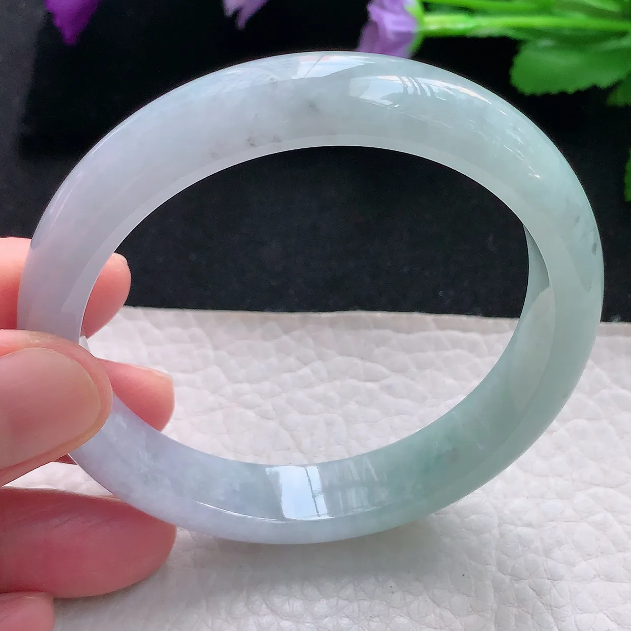 js自然光57*12*7.6平安镯天然缅甸翡翠手镯淡春彩浅绿正圈宽边镯子