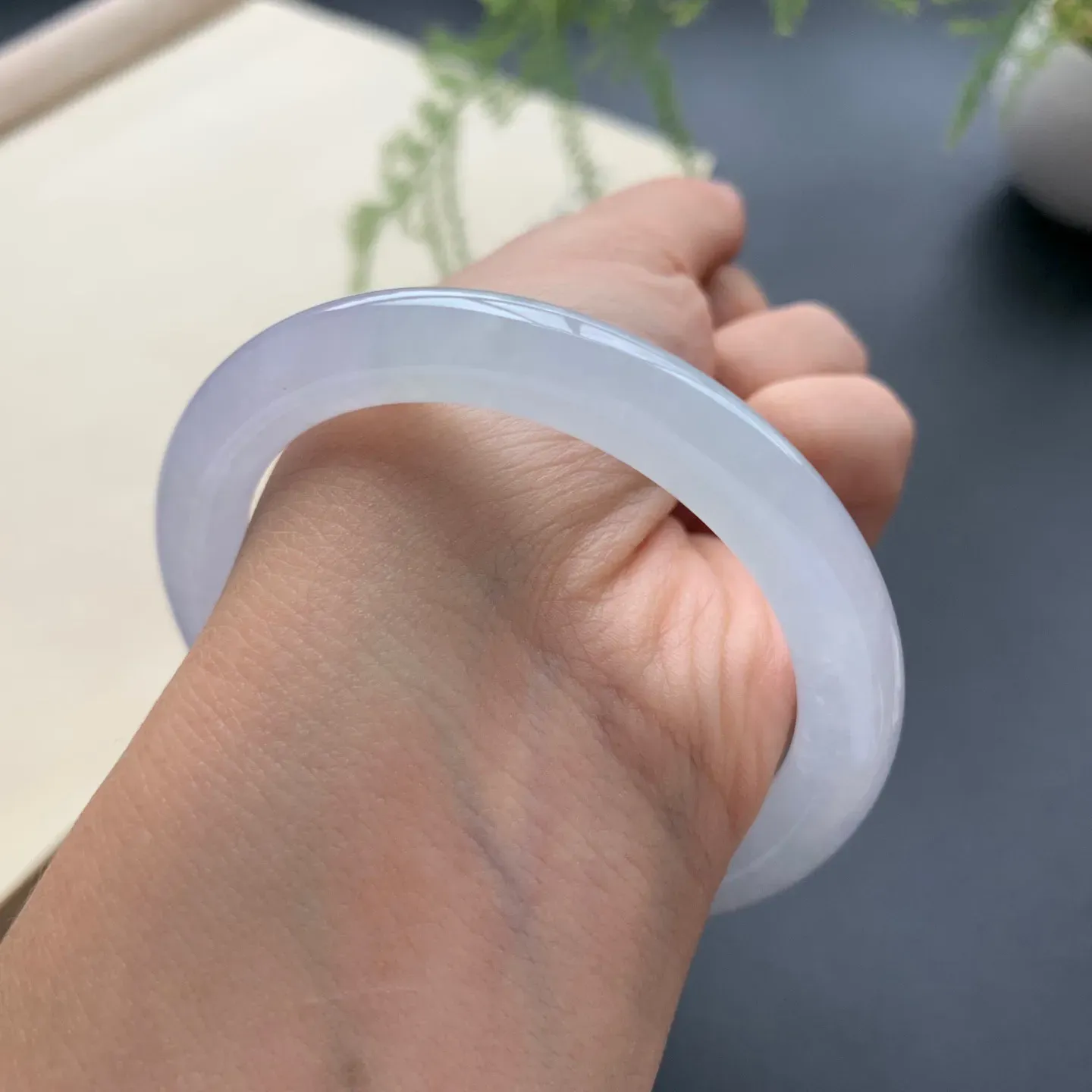 51.5圈口冰种圆条手镯 尺寸：51.5-7.5-8.2，无纹裂，白净透亮，水润起胶