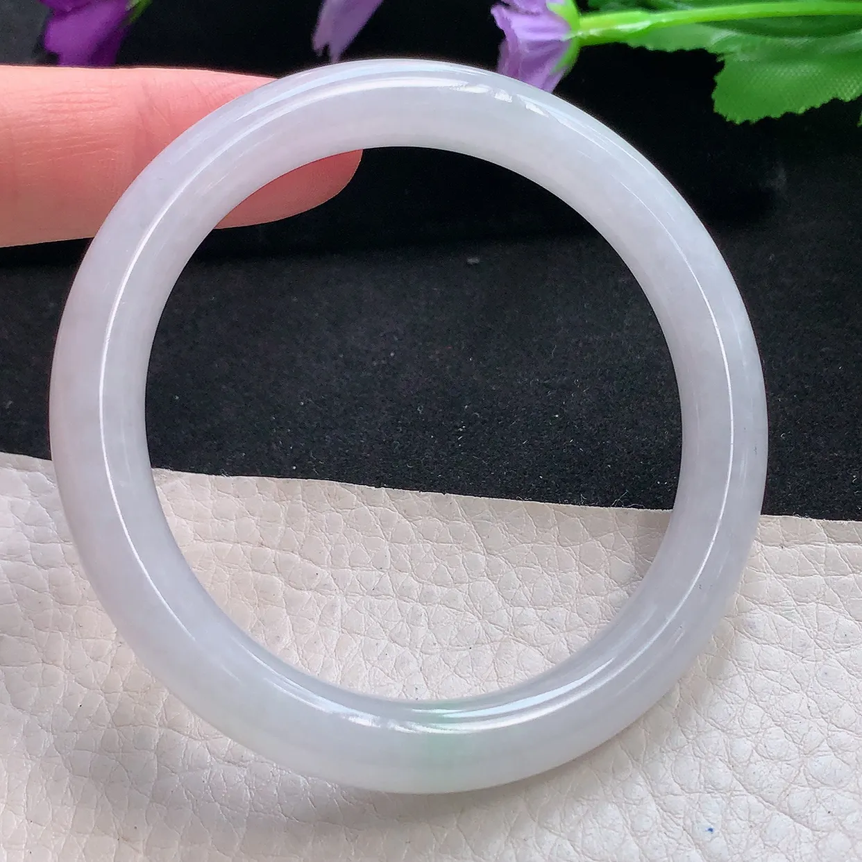 n自然光55*9*8.5圆镯 天然缅甸翡翠a货手镯白色清透叮当镯子圆条手镯