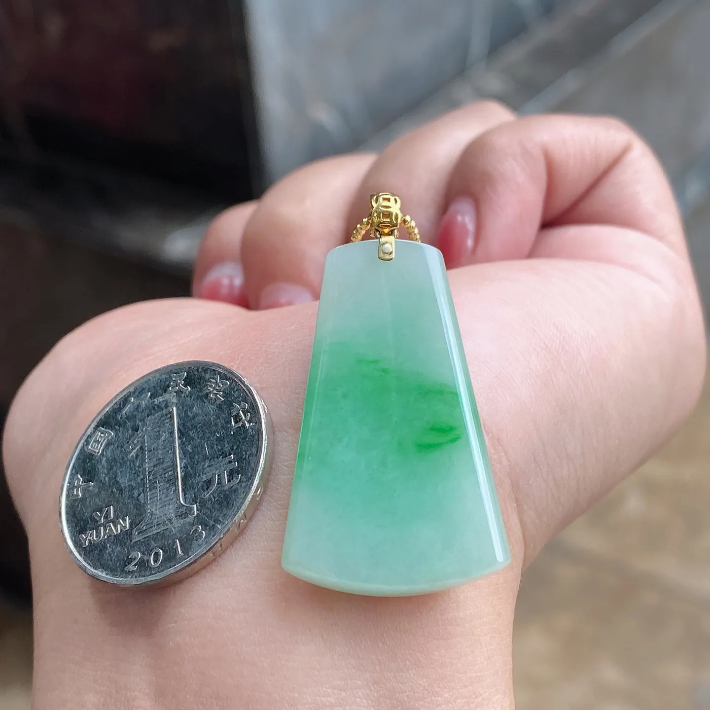 冰糯种带色无事牌吊坠 尺寸44.3-16.9-4毫米