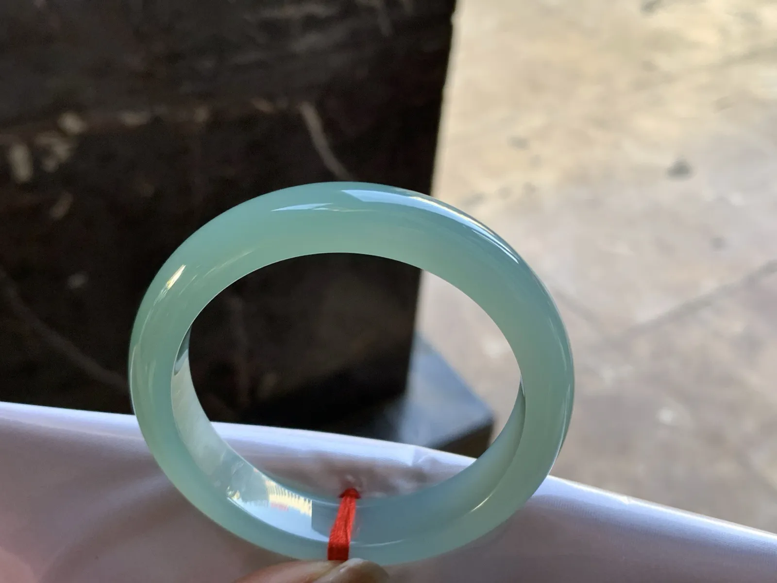 52.5-12.2-8

蓝底手镯^_^肉质细腻