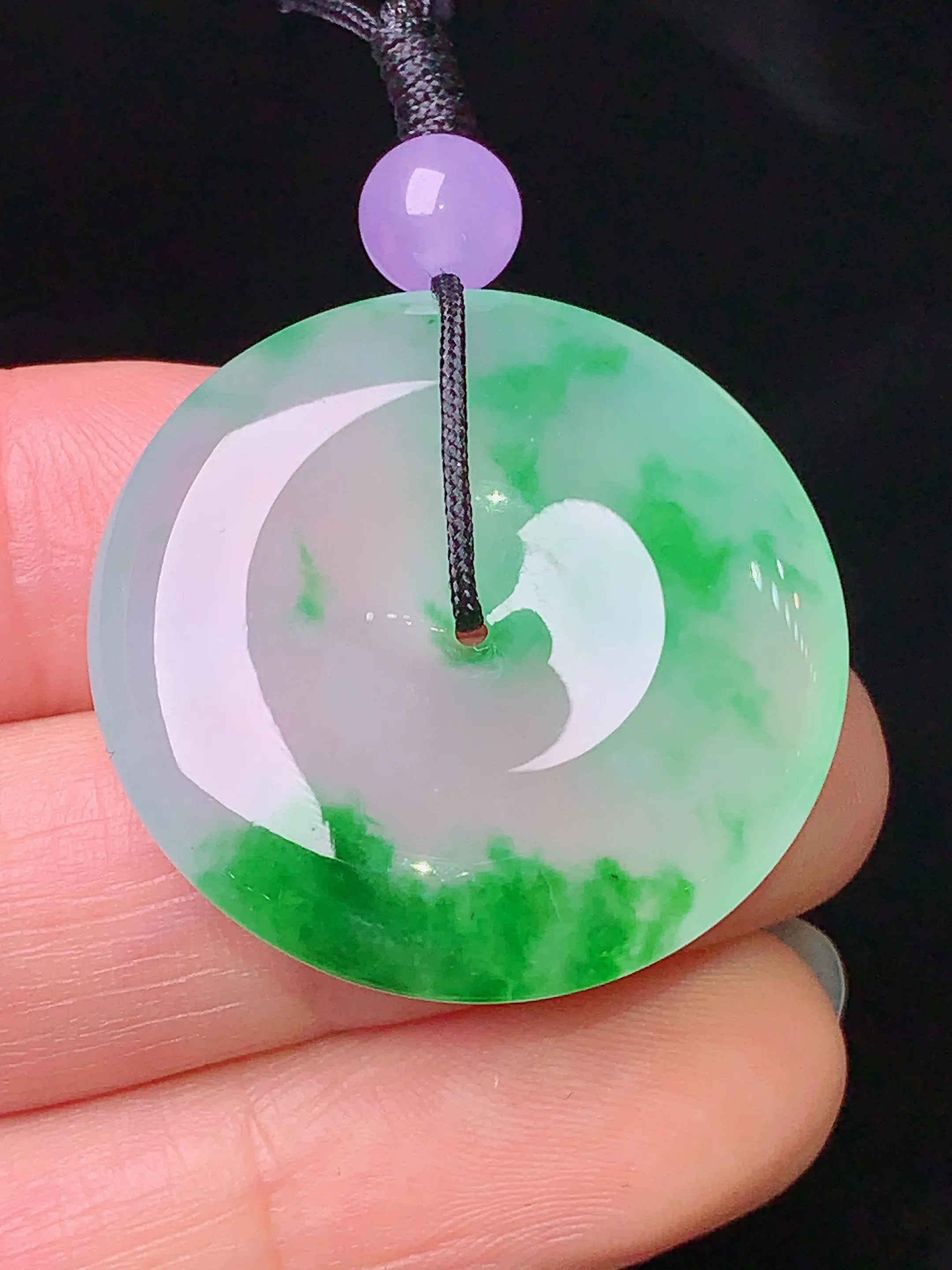 飘绿平安扣吊坠 玉质细腻 色泽清新艳丽 整体尺寸28.6*5.5