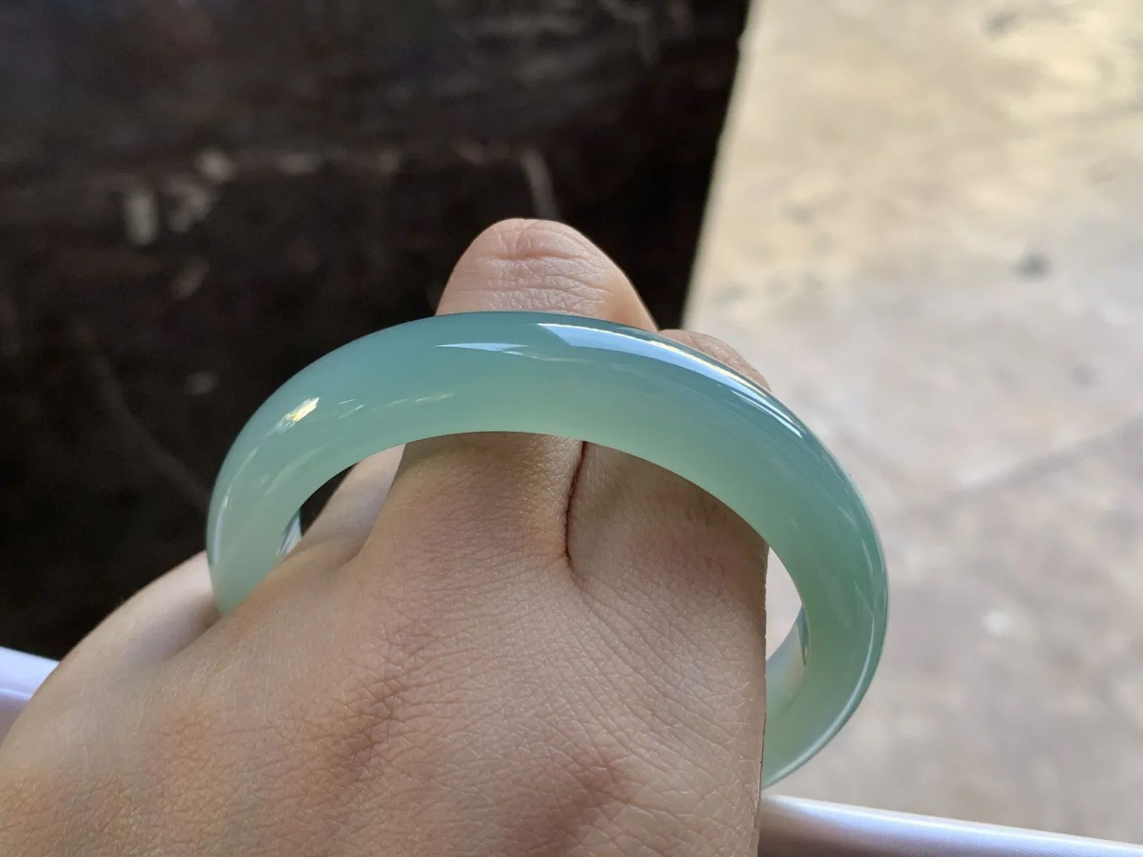 52.5-12.2-8

蓝底手镯^_^肉质细腻