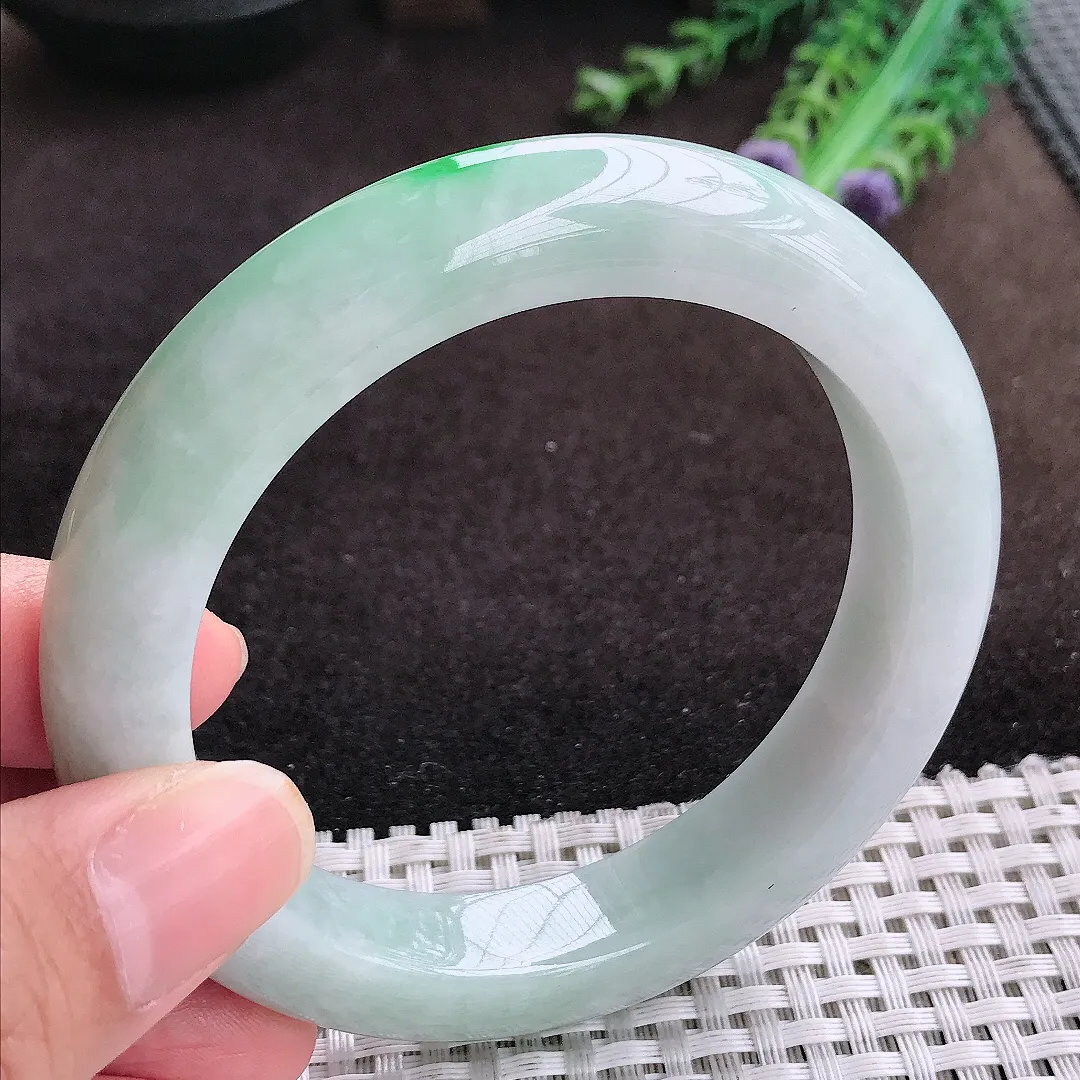 自然光59/12.6/10老坑精美温润飘阳绿手镯宽边翡翠玉镯美人镯