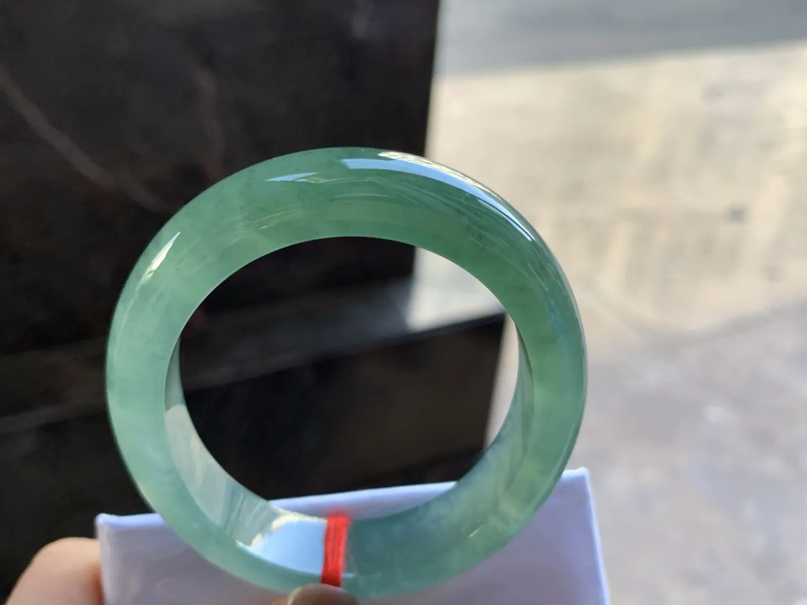 53.4-12.5-7.8

冰种油绿贵妃手镯^_^鲜艳浓郁 起光 正圈51可以带