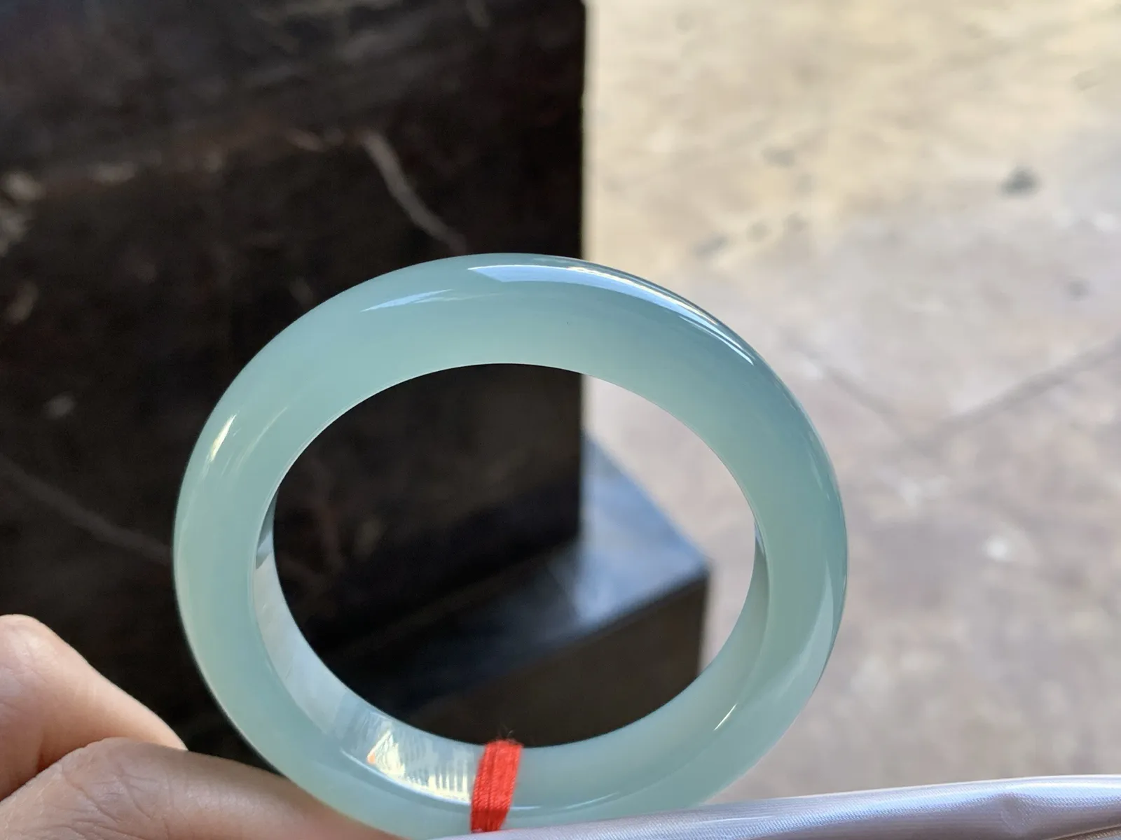 53-12.7-9.8

蓝底手镯^_^种水足 鲜艳均匀