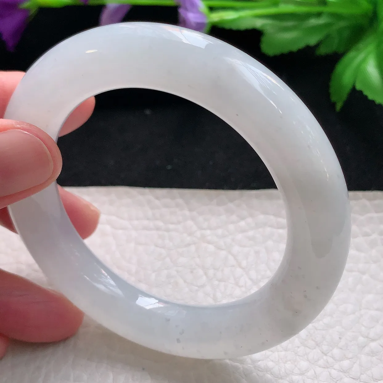 yh自然光54*12*11.7胖圆镯天然缅甸翡翠a货手镯白月光清透圆条镯子