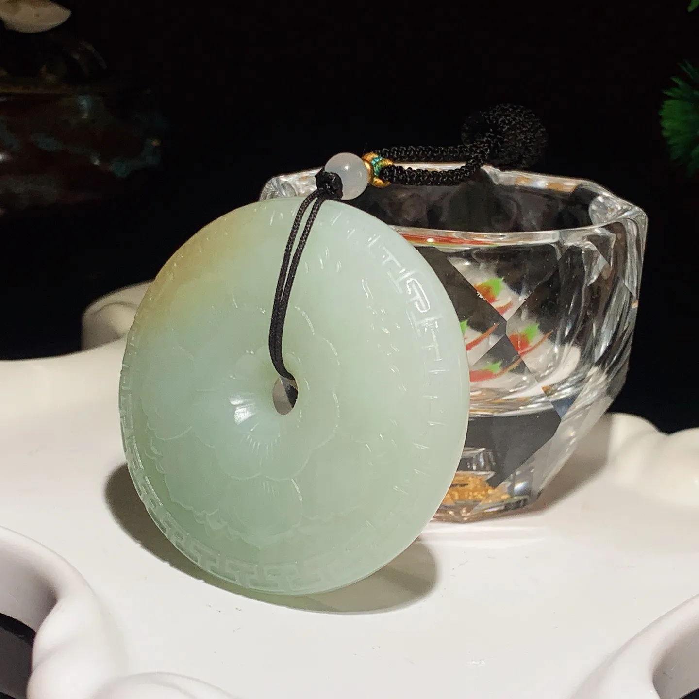 新疆且末糖怀古平安扣挂件。尺寸64/12重64.5克。玉质细腻油润。手推出油。佩戴高端典雅。lt25