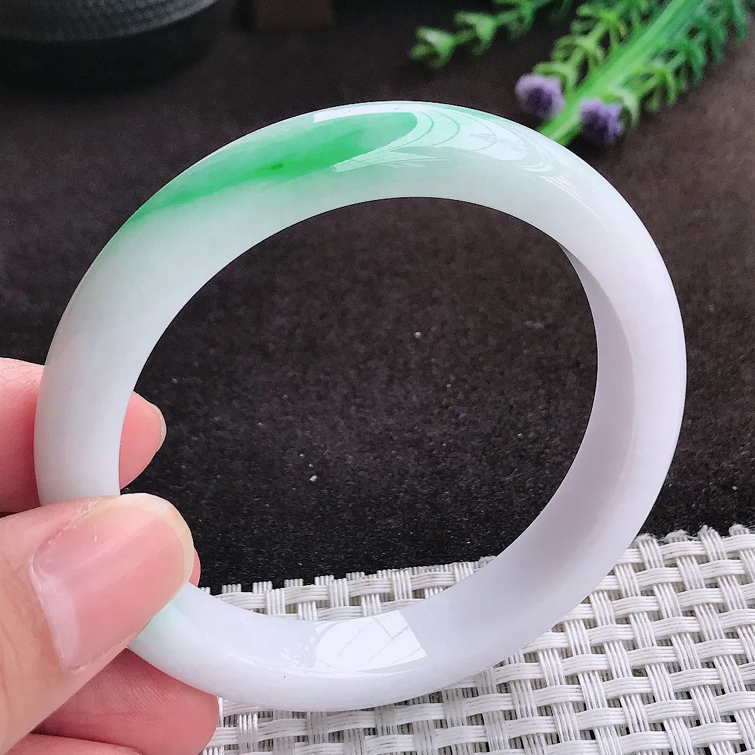 自然光57/11.9/8.1老坑精美温润飘阳绿手镯宽边翡翠玉镯美人镯