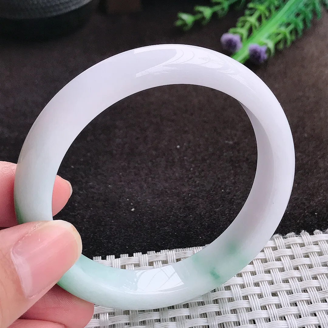 自然光57/11.9/8.1老坑精美温润飘阳绿手镯宽边翡翠玉镯美人镯