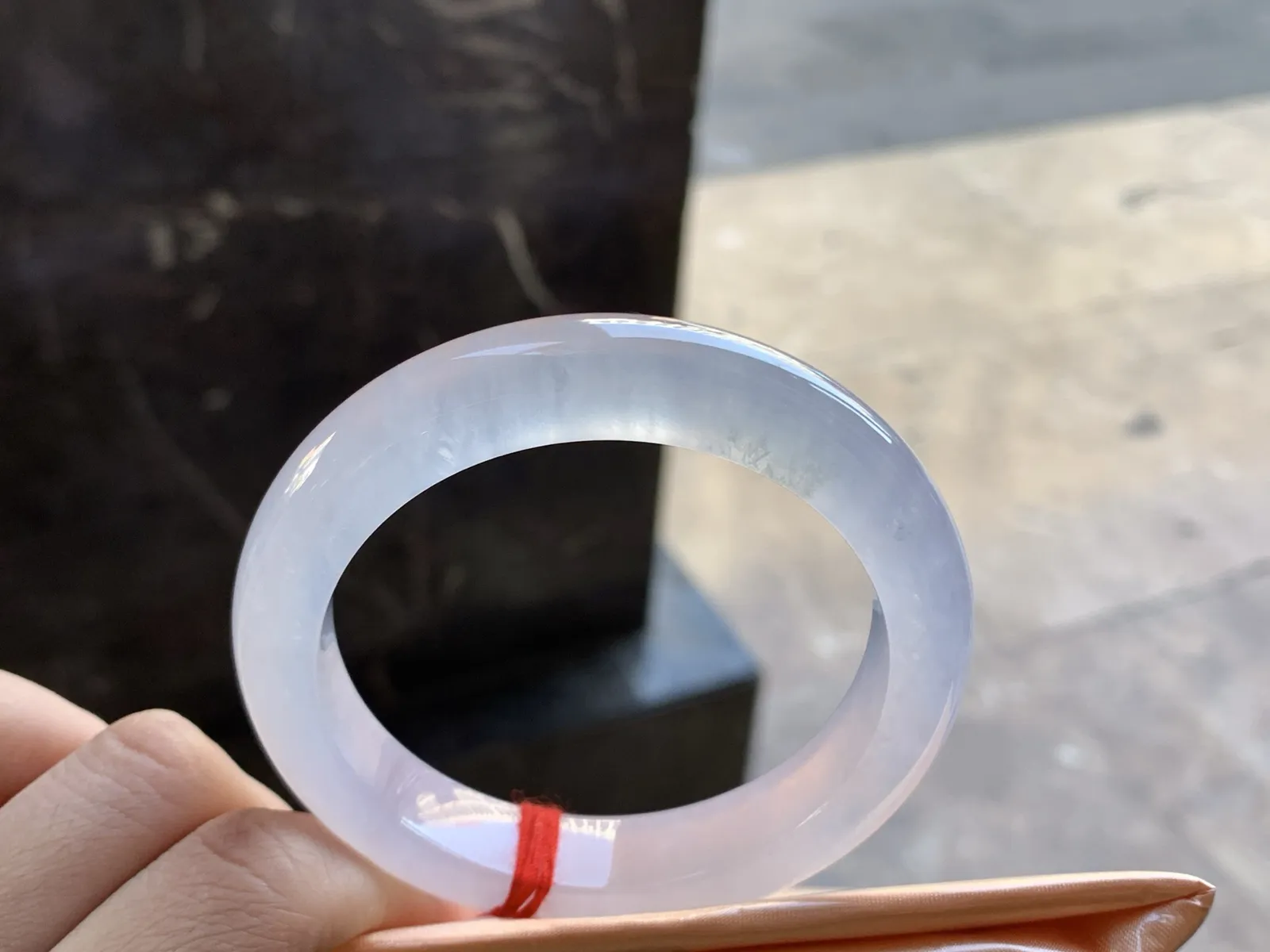 56-12.8-9.9

冰种手镯^_^荧光十足 透亮