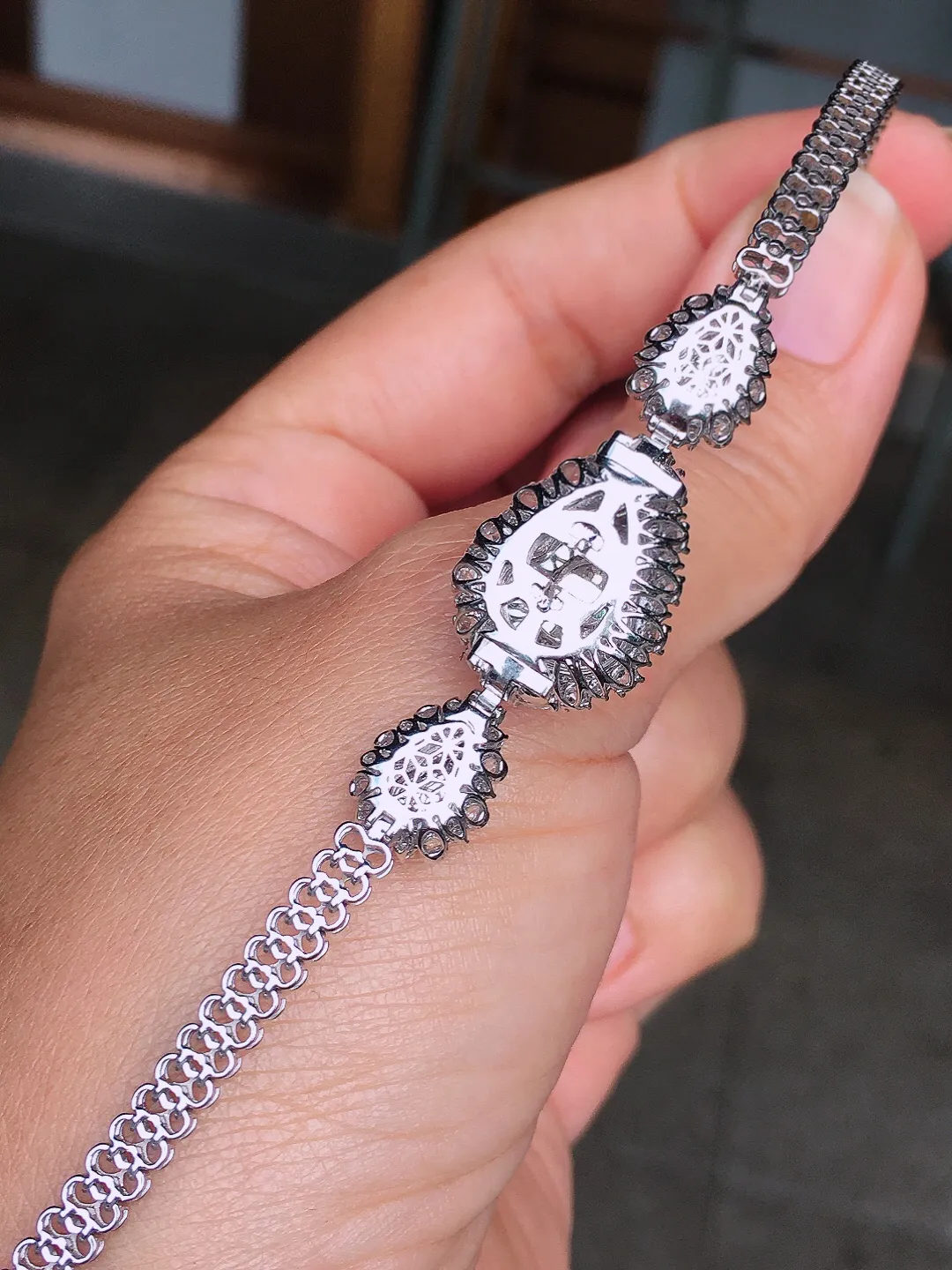 冰+绿）葫芦手链/吊坠两用款，色泽均匀艳丽，玉质细腻，荧光感超
强，饱满圆润，尽显优雅气质，18k
金豪华镶嵌