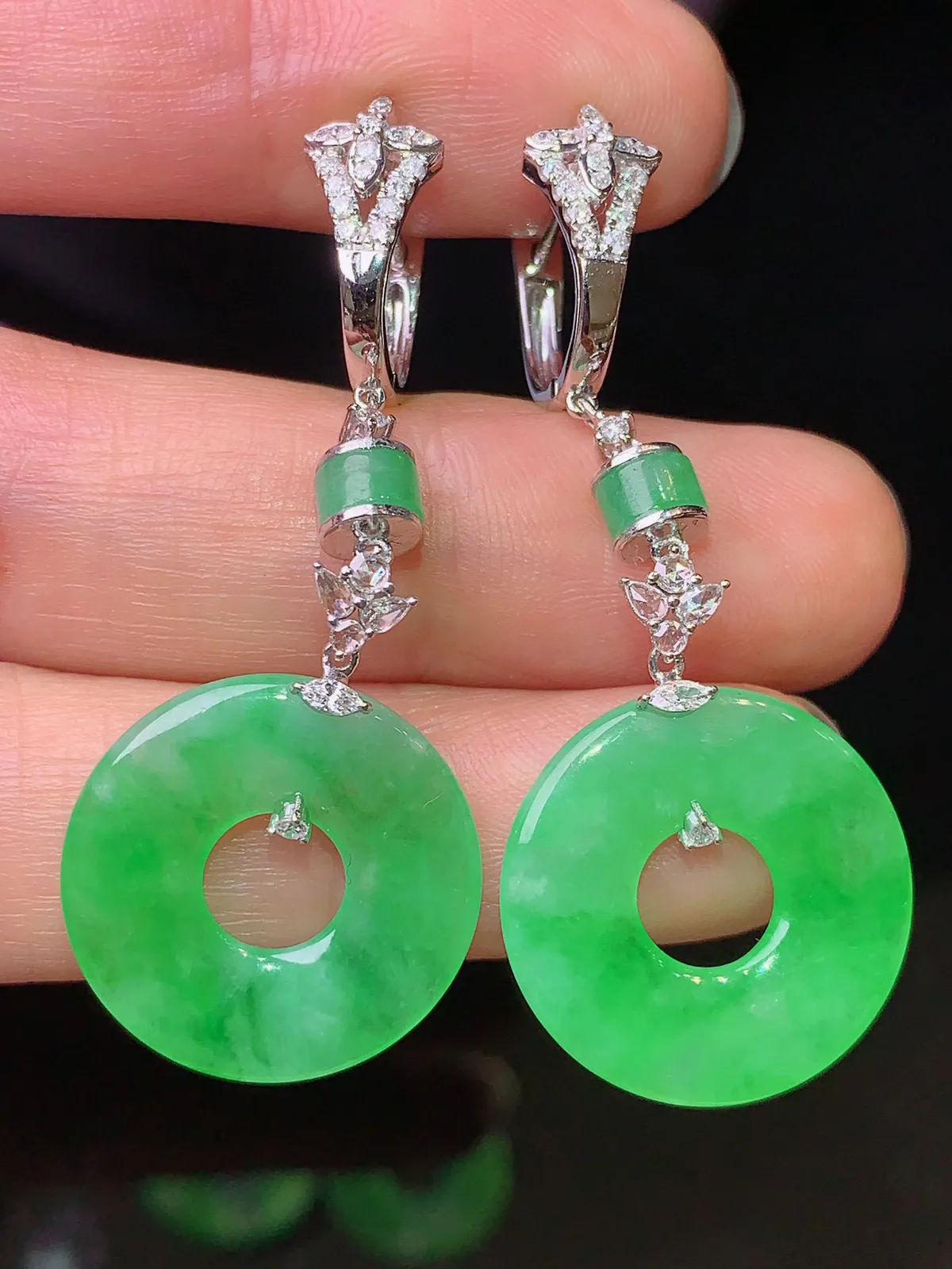 18k金钻镶嵌翠绿平安扣耳坠 玉质细腻 色泽清新艳丽 整体尺寸46.8*18.5*2.5