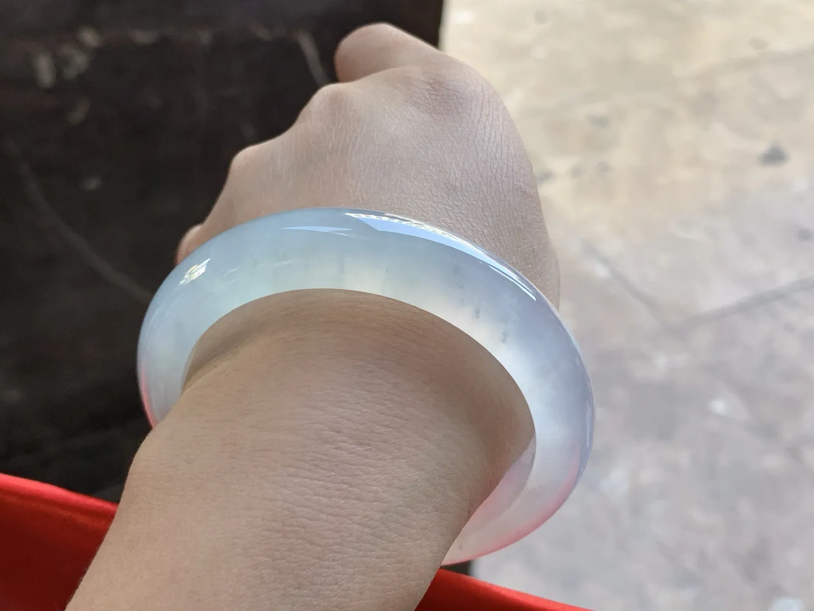 56-12.8-8.5

冰种手镯^_^荧光十足 透亮