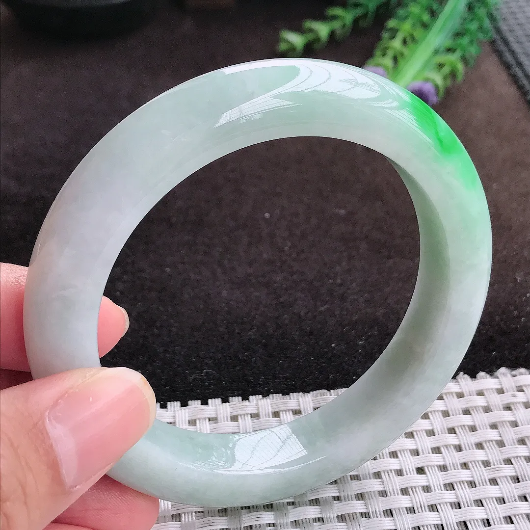 自然光59/12.6/10老坑精美温润飘阳绿手镯宽边翡翠玉镯美人镯