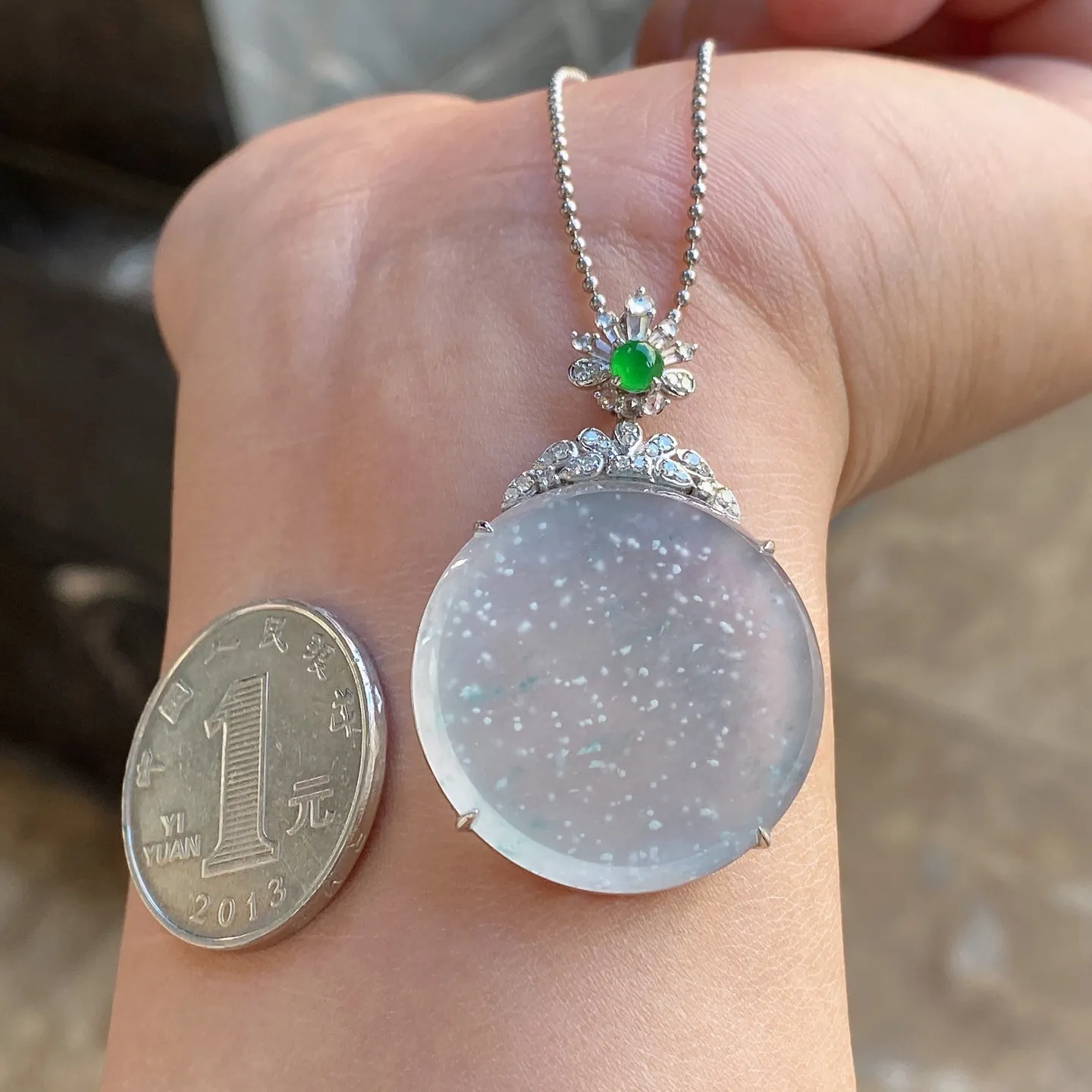 冰种飘花雪花棉圆牌吊坠 尺寸40.7-27.1-6.2毫米