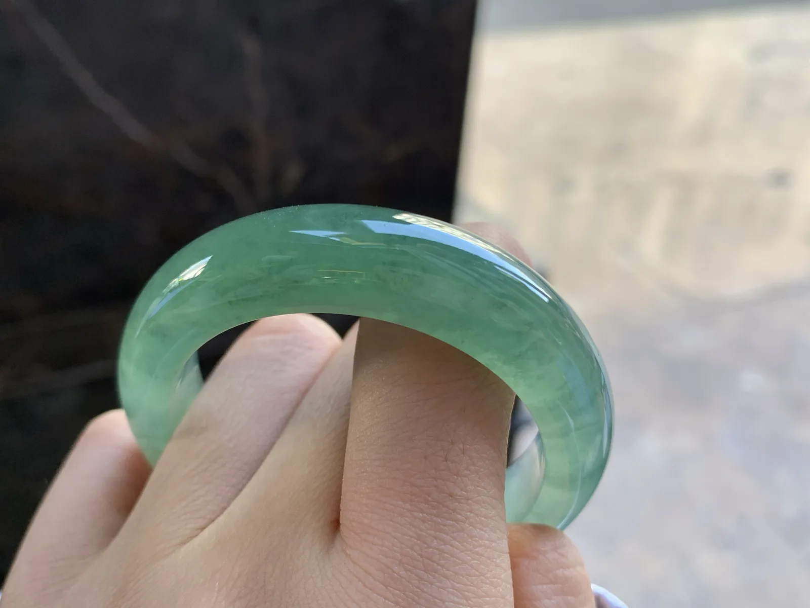 53.4-12.5-7.8

冰种油绿贵妃手镯^_^鲜艳浓郁 起光 正圈51可以带