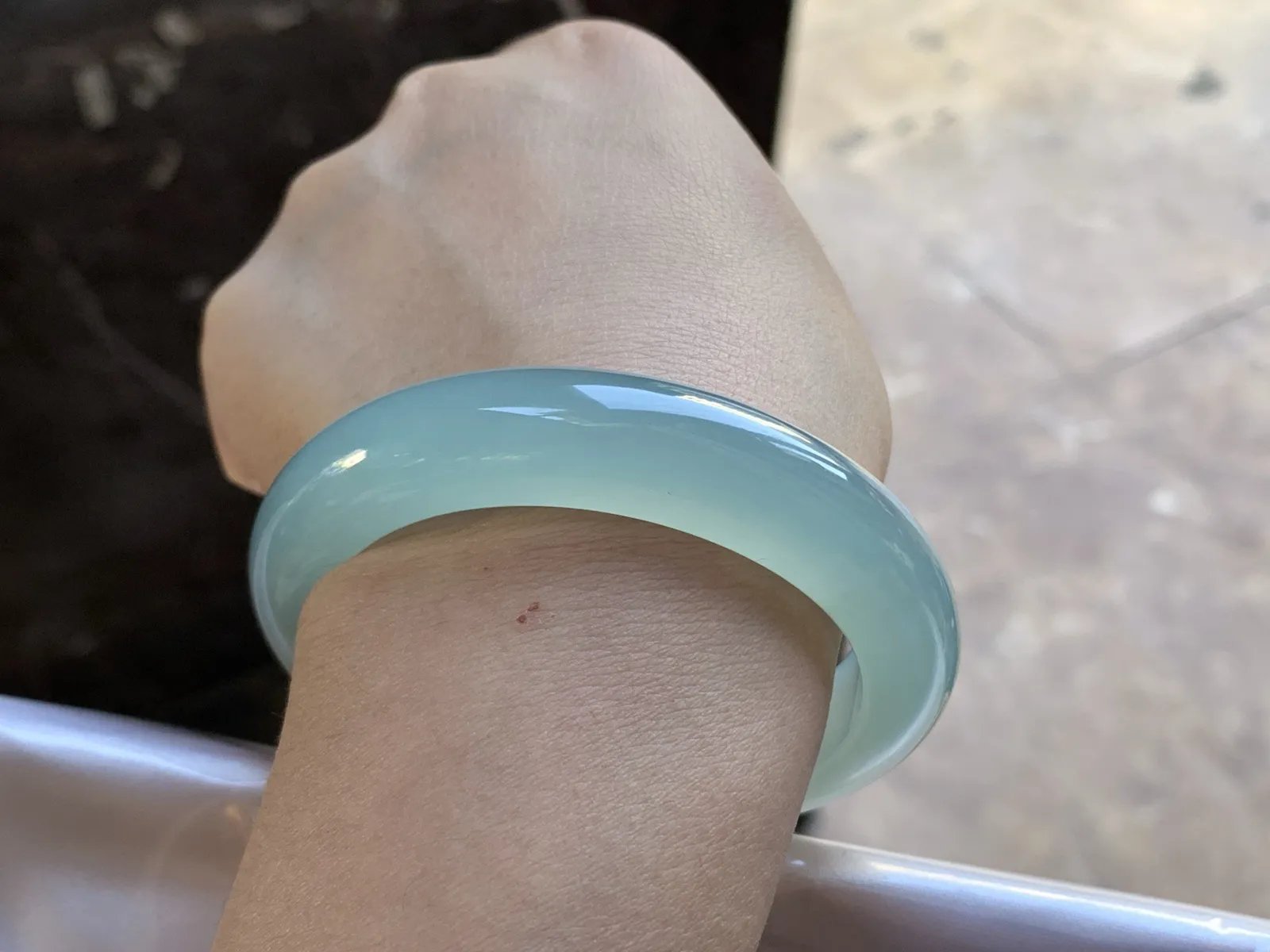 53-12.7-9.8

蓝底手镯^_^种水足 鲜艳均匀