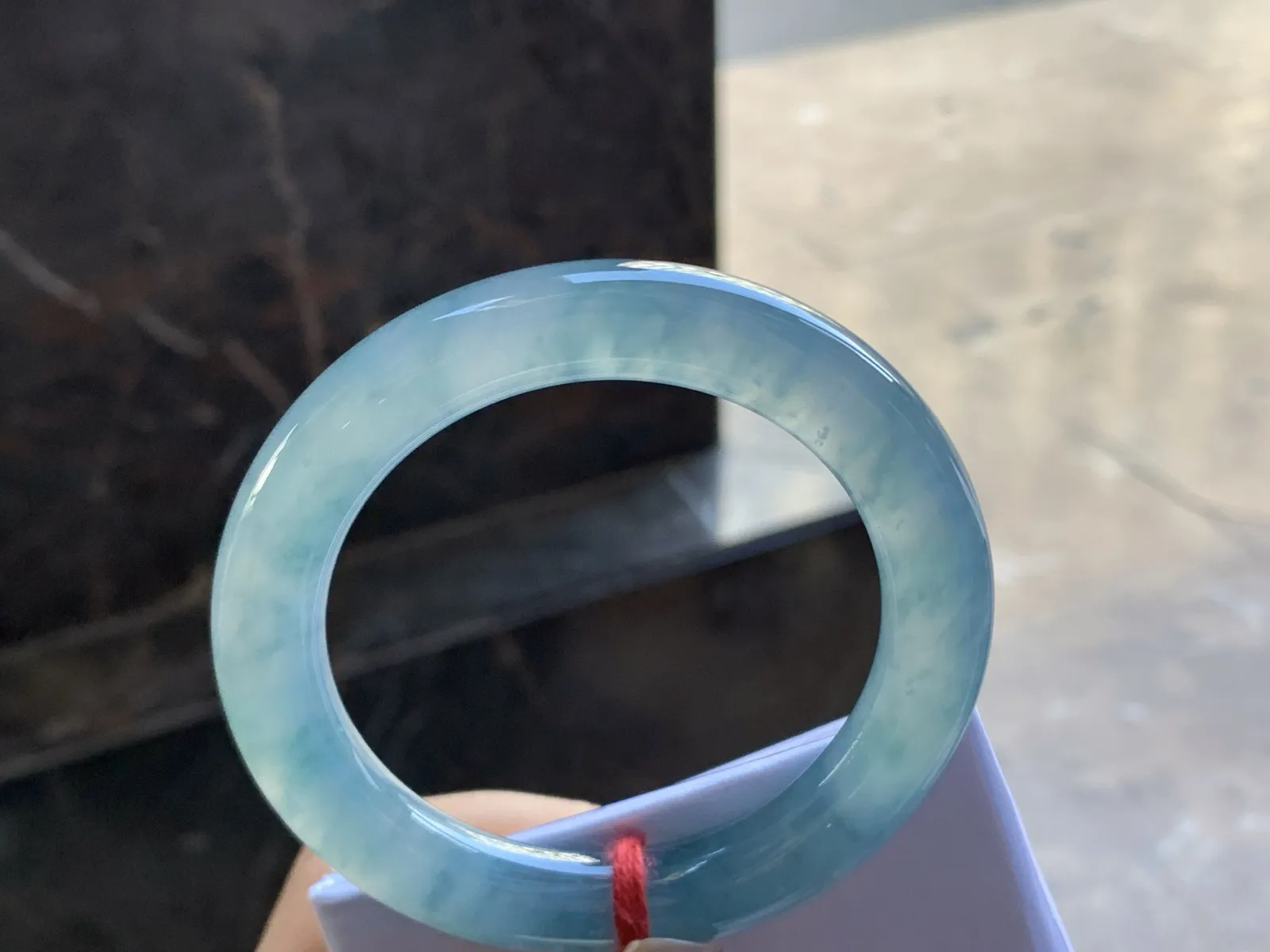 53.5-10.5

冰蓝圆条手镯^_^冰透